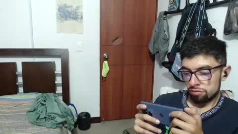 Snapshot of fvckhorneyguy chatting on 06-02-26, 03:52 andrew online show from 06-02-26, 03:52