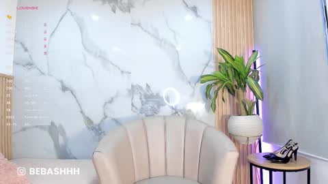   Independent model online show from 03-12-26, 12:22