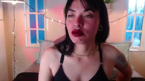 Snapshot of fyreandfox_ chatting on 12-05-25, 02:58 FIRE AND FOX online show from 12-05-25, 02:58