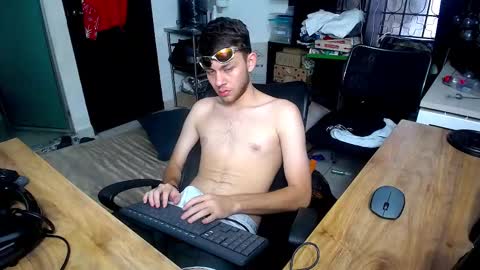 Snapshot of g0lden_crew chatting on 12-22-25, 09:12 g0lden_crew online show from 12-22-25, 09:12