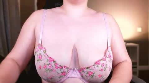 Snapshot of gaaby_ chatting on 12-16-25, 11:10 gaaby online show from 12-16-25, 11:10