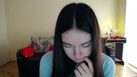 Snapshot of gabby_di chatting on 04-22-26, 08:17 Jaklin online show from 04-22-26, 08:17