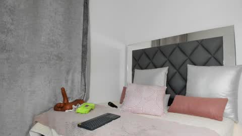   Instagram soygabi g   online show from 02-05-25, 04:37