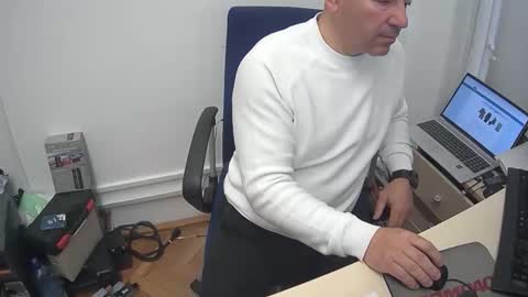 gabriel9_2003 online show from 04-14-26, 07:03