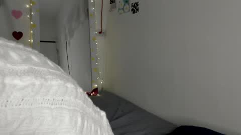 Snapshot of gabriela_duarte chatting on 02-24-25, 02:51 Gabi online show from 02-24-25, 02:51