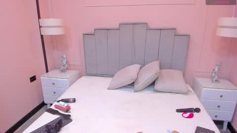 Snapshot of gabriela_lux chatting on 10-04-25, 12:03 online show from 10-04-25, 12:03