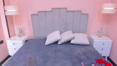 Snapshot of gabriela_lux chatting on 10-17-25, 11:57 online show from 10-17-25, 11:57