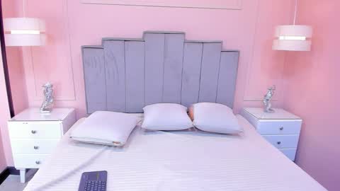 Snapshot of gabriela_lux chatting on 10-19-25, 11:11 online show from 10-19-25, 11:11