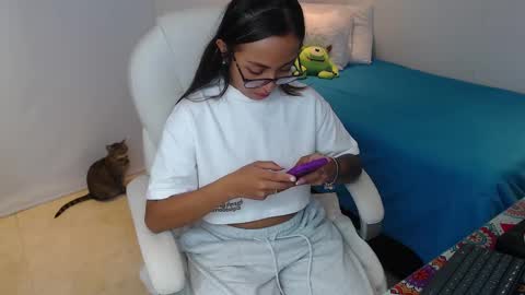 Snapshot of gabriela_morales01 chatting on 02-10-25, 12:08 . online show from 02-10-25, 12:08