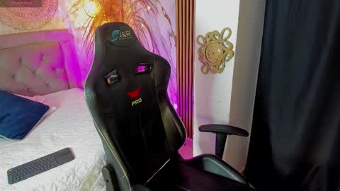   online show from 10-21-25, 01:12