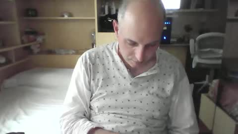 Gabriele online show from 04-15-26, 04:03