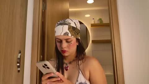Snapshot of gaby_mason chatting on 06-10-26, 02:23 Gaby online show from 06-10-26, 02:23