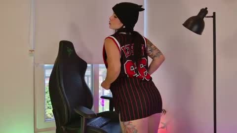 Snapshot of gaby_mason chatting on 06-11-26, 02:48 Gaby online show from 06-11-26, 02:48