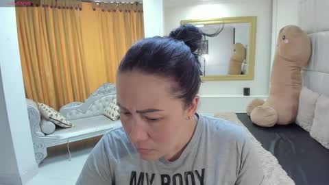 Snapshot of gaby_trent chatting on 03-25-26, 04:46 gabriela online show from 03-25-26, 04:46