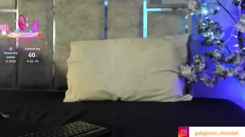 Snapshot of gabyyjones chatting on 09-20-25, 01:01 gabyyjones online show from 09-20-25, 01:01