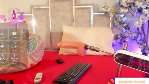 Snapshot of gabyyjones chatting on 10-04-25, 11:30 gabyyjones online show from 10-04-25, 11:30