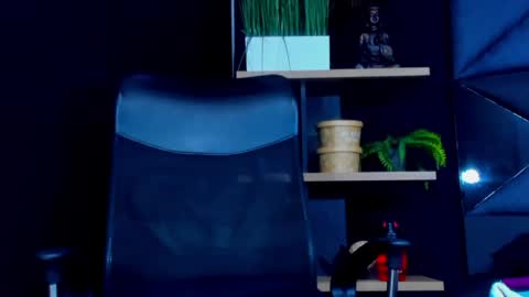 Snapshot of gael_reid chatting on 04-21-26, 02:51 gael online show from 04-21-26, 02:51