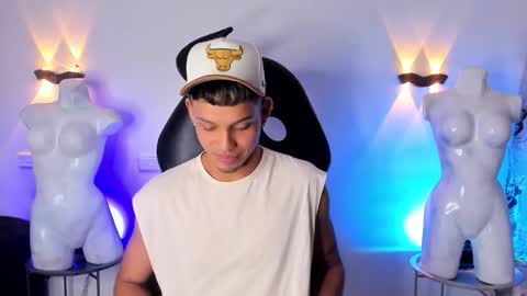 Snapshot of gael_zambrano chatting on 02-25-26, 12:31 Gael sexy online show from 02-25-26, 12:31