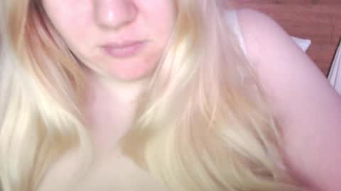 Snapshot of gardens_emmannuelle chatting on 02-28-26, 03:46 Rose online show from 02-28-26, 03:46