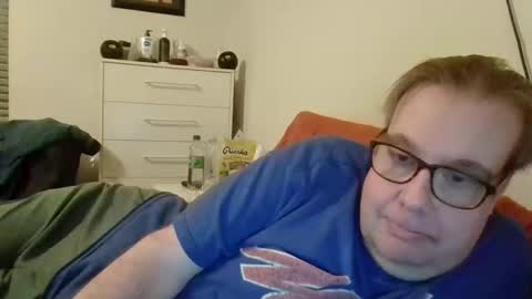 Snapshot of garyg930 chatting on 06-11-26, 12:32 Gary online show from 06-11-26, 12:32