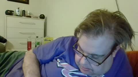 Snapshot of garyg930 chatting on 06-12-26, 02:21 Gary online show from 06-12-26, 02:21
