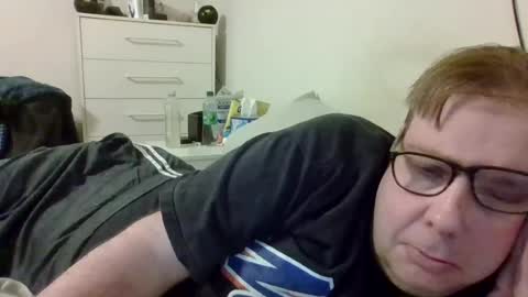 Snapshot of garyg930 chatting on 06-27-26, 04:17 Gary online show from 06-27-26, 04:17