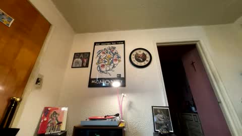 Snapshot of garypumpt chatting on 12-18-25, 07:09 marvin pumpt online show from 12-18-25, 07:09