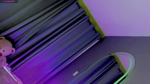 Snapshot of gatitavenecis1 chatting on 02-08-25, 10:08 Vnecis Marn online show from 02-08-25, 10:08