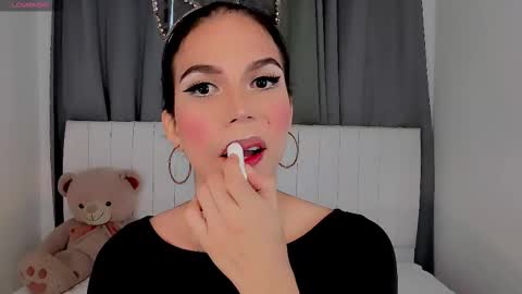 Snapshot of gatitavenecis1 chatting on 09-24-25, 05:05 Vnecis Marn online show from 09-24-25, 05:05