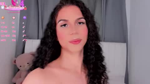 Snapshot of gatitavenecis1 chatting on 10-21-25, 06:52 Vnecis Marn online show from 10-21-25, 06:52