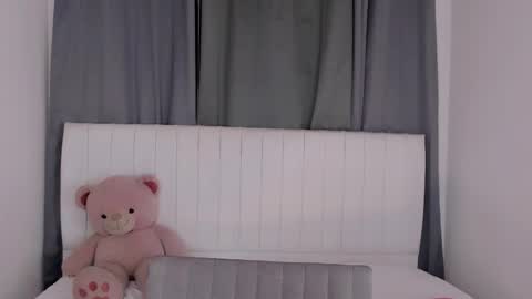 Snapshot of gatitavenecis1 chatting on 10-24-25, 11:56 Vnecis Marn online show from 10-24-25, 11:56