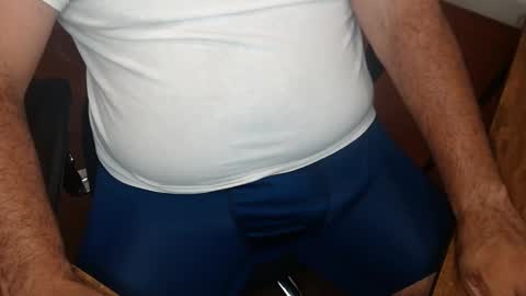 Snapshot of gato27cam chatting on 09-15-25, 04:12 Marco online show from 09-15-25, 04:12