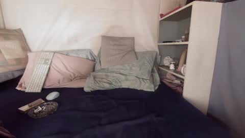 Snapshot of gayrobbin chatting on 10-24-25, 11:39 gayrobbin online show from 10-24-25, 11:39