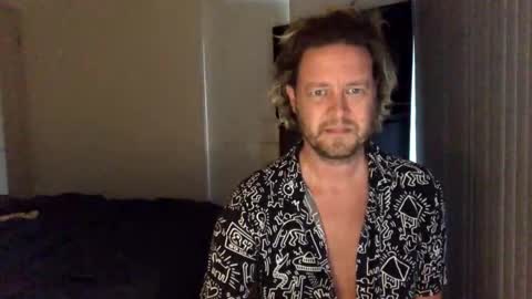 gcsurfer81 online show from 02-10-25, 08:09