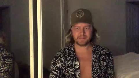 gcsurfer81 online show from 11-01-25, 09:44