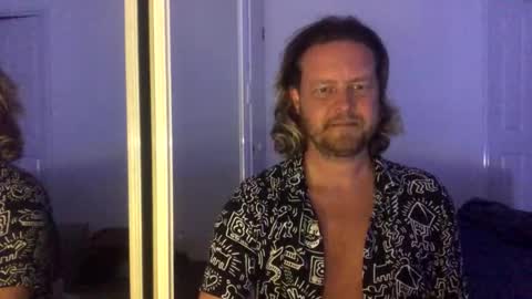 gcsurfer81 online show from 11-03-25, 08:48