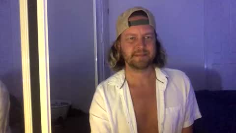 gcsurfer81 online show from 11-04-25, 08:35