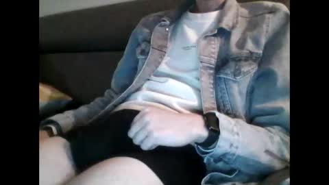 Snapshot of geil123569551 chatting on 11-19-25, 05:46 geil123569551 online show from 11-19-25, 05:46