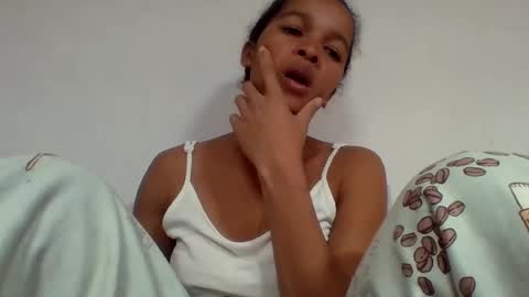 Snapshot of gelmene chatting on 06-16-26, 04:31 gelmene online show from 06-16-26, 04:31