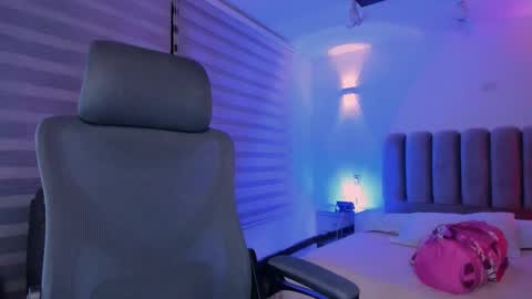 Snapshot of gemarodriguez_ chatting on 11-22-25, 05:06 Gemma online show from 11-22-25, 05:06