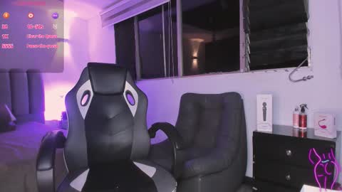 Snapshot of gemarodriguez_ chatting on 11-30-25, 11:53 Gemma online show from 11-30-25, 11:53