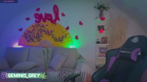 Snapshot of geminis_grey chatting on 06-12-26, 04:00 Geminis online show from 06-12-26, 04:00