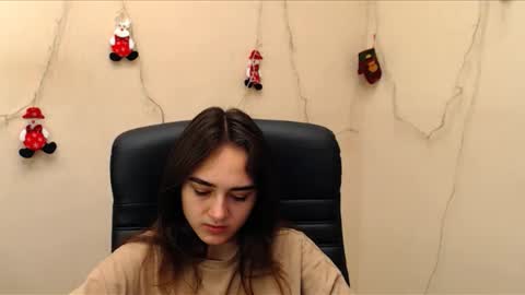 Snapshot of gemma_arterton chatting on 12-28-24, 07:00 Gemma online show from 12-28-24, 07:00