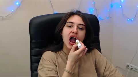 Snapshot of gemma_arterton chatting on 03-05-25, 06:12 Gemma online show from 03-05-25, 06:12