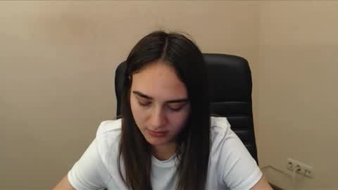 Snapshot of gemma_arterton chatting on 10-17-25, 07:44 Gemma online show from 10-17-25, 07:44