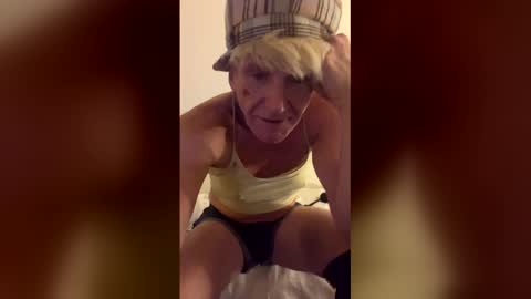 Snapshot of genderpalooza chatting on 12-03-25, 10:35 Lenzy LaCanada online show from 12-03-25, 10:35