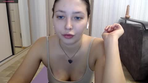 Snapshot of genev__ievee chatting on 03-09-26, 04:22 genev__ievee online show from 03-09-26, 04:22
