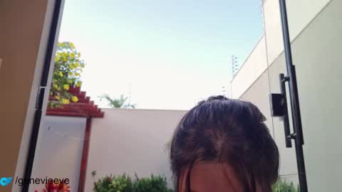 Snapshot of genevieeve chatting on 01-10-25, 09:53 Genn online show from 01-10-25, 09:53