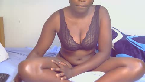 Snapshot of geni_smart chatting on 10-31-25, 06:47 Luciana online show from 10-31-25, 06:47