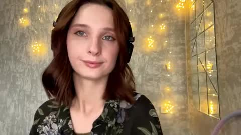 Snapshot of genieflug chatting on 04-14-26, 03:23 Riana online show from 04-14-26, 03:23